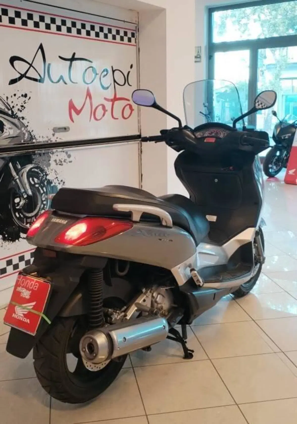 Yamaha X-Max 250 (2007 - 09) (2)