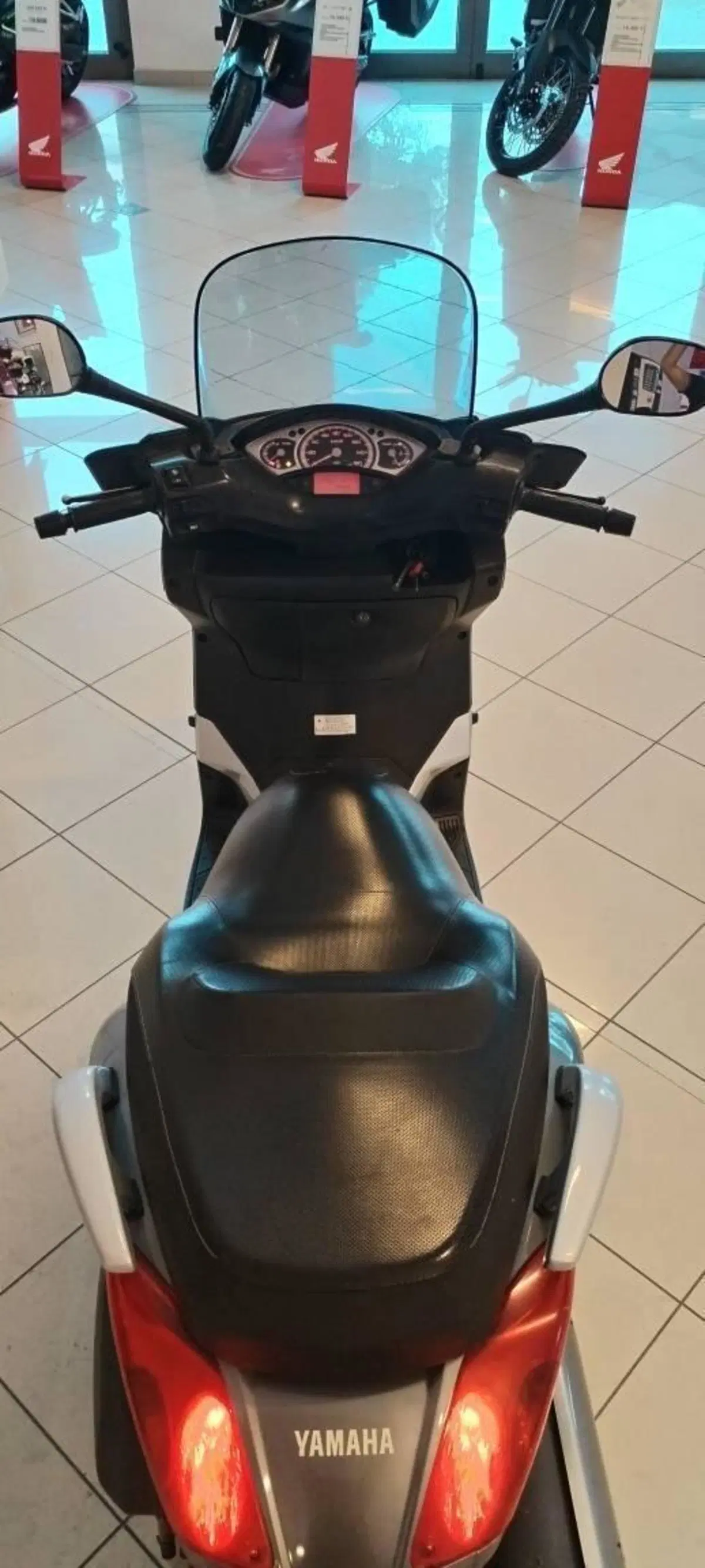 Yamaha X-Max 250 (2007 - 09) (4)