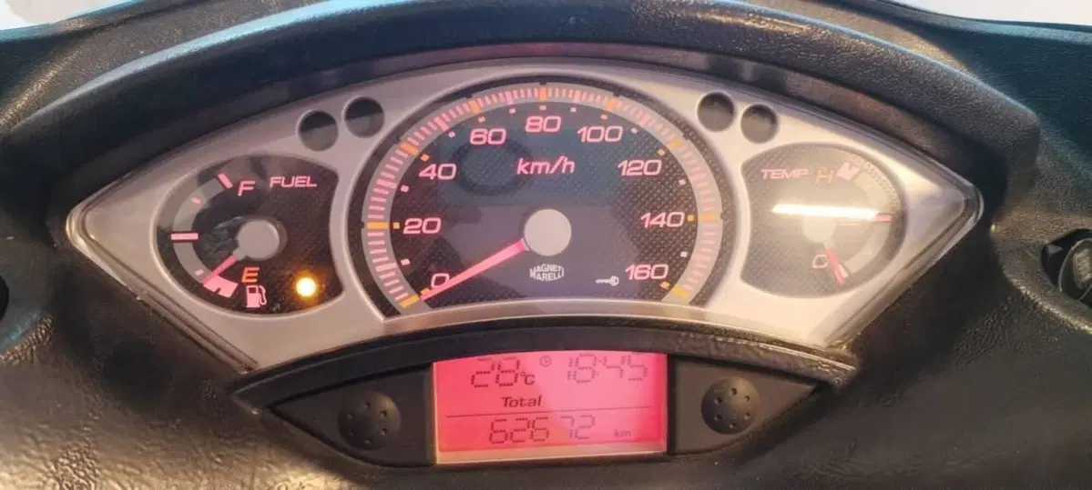 Yamaha X-Max 250 (2007 - 09) (5)