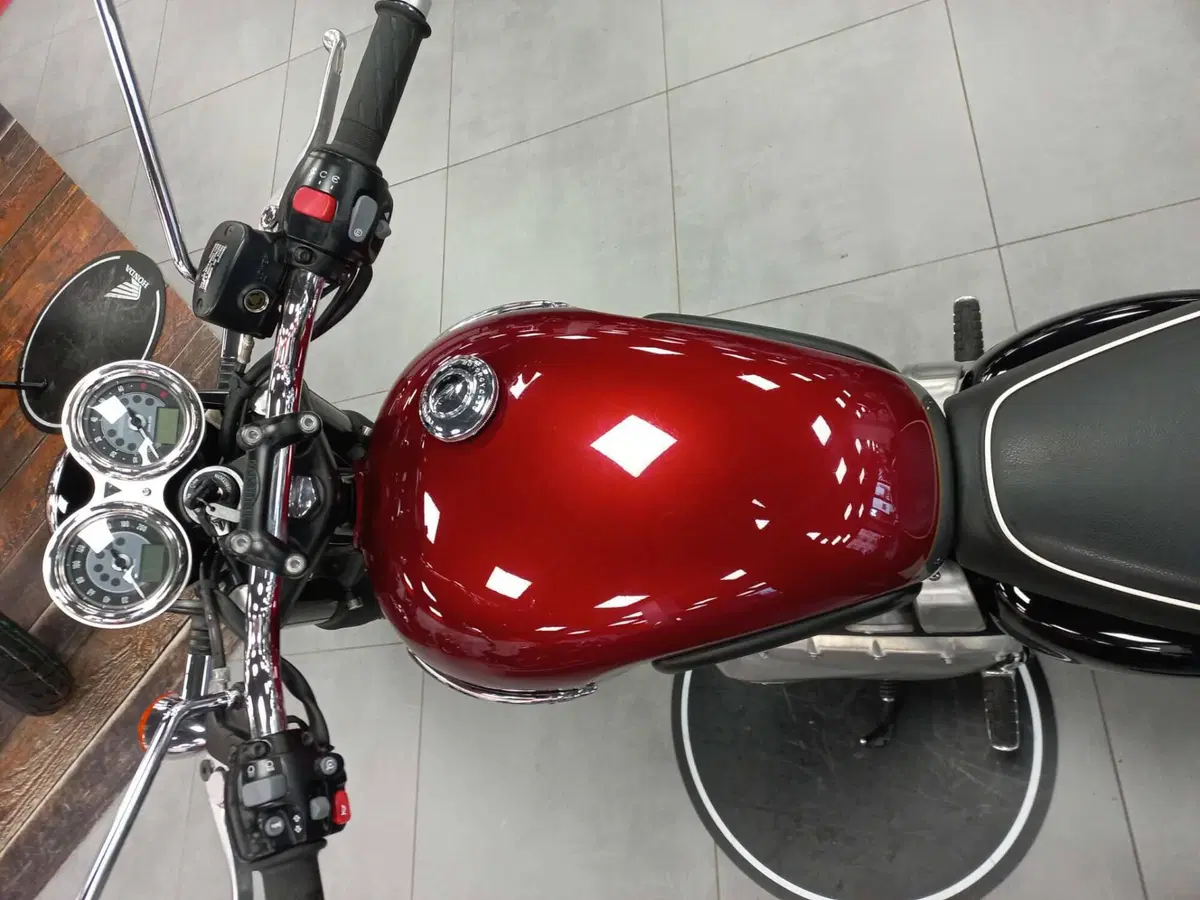 Triumph Bonneville T120 Gold Line Edition (2022 - 23) (4)