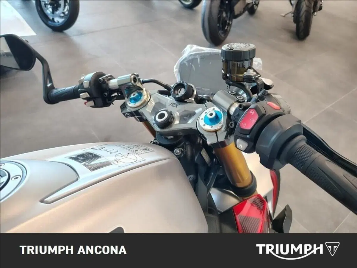 Triumph Street Triple 765 RX (2026) (3)