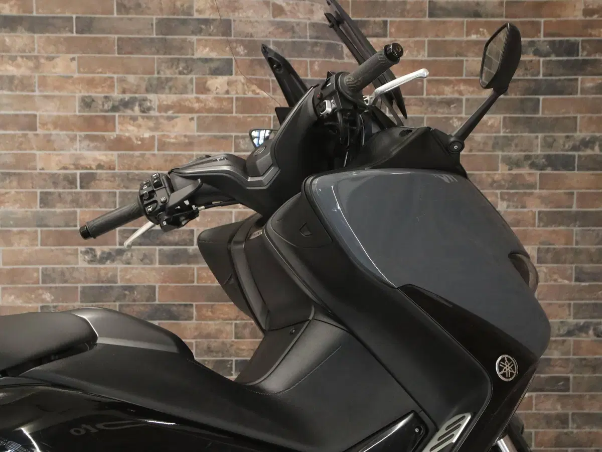 Yamaha T-Max 560 Tech Max (2021) (9)