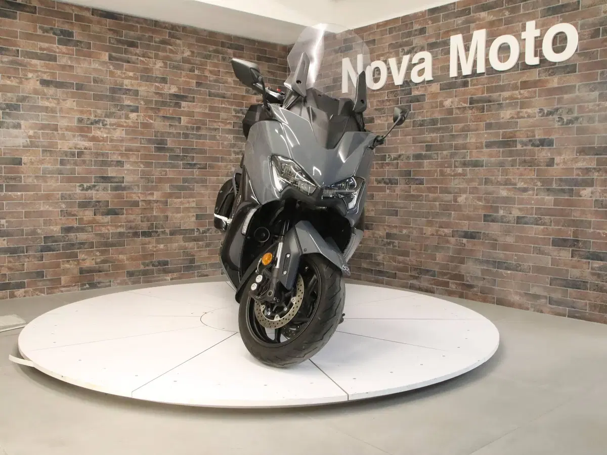 Yamaha T-Max 560 Tech Max (2021) (4)