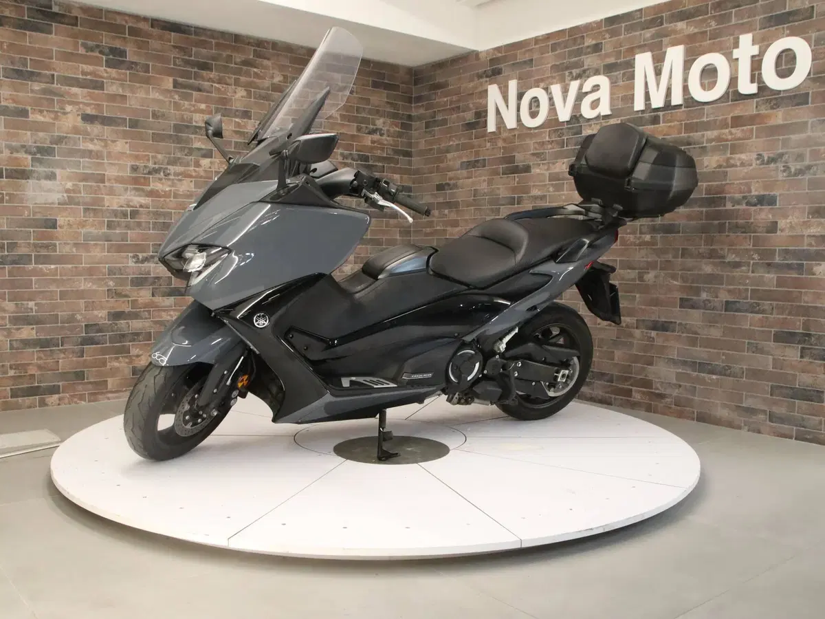 Yamaha T-Max 560 Tech Max (2021) (2)