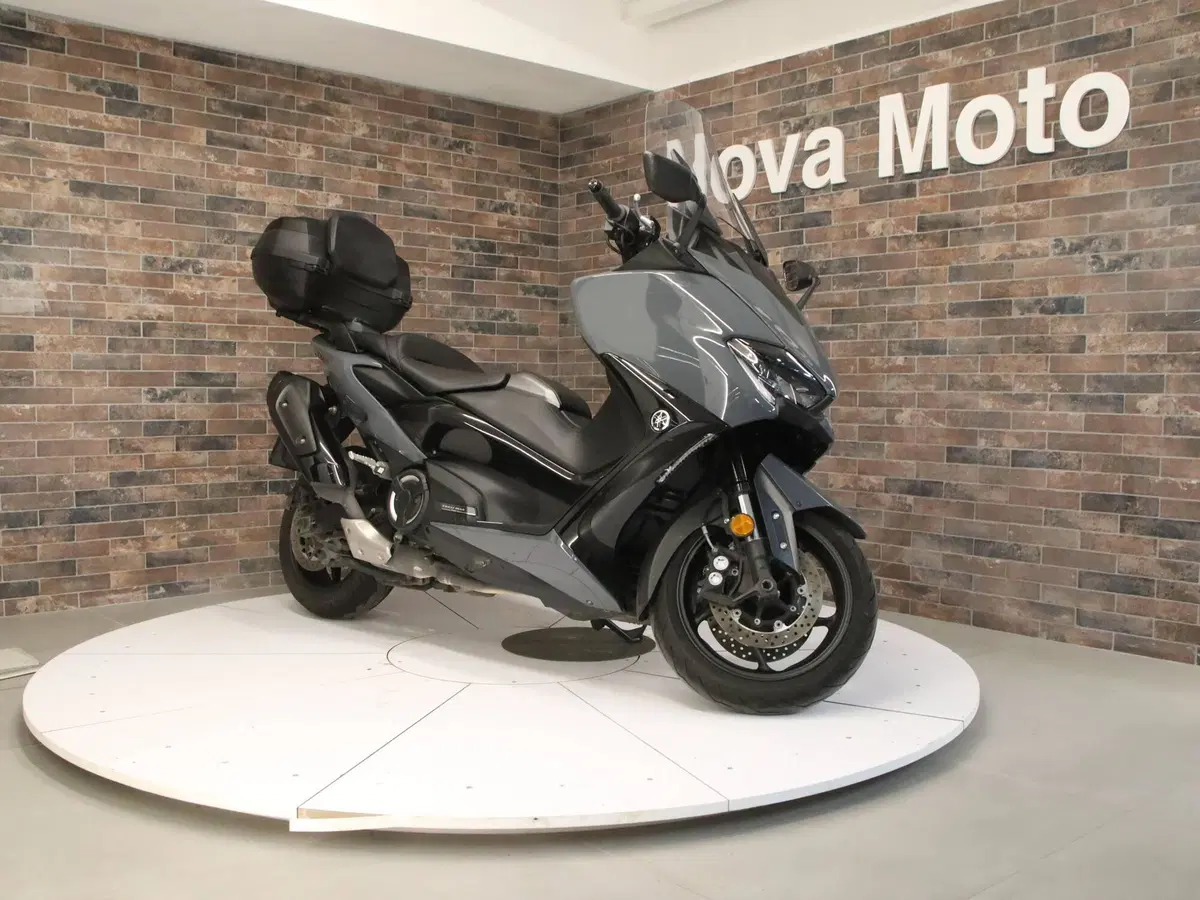Yamaha T-Max 560 Tech Max (2021) (6)