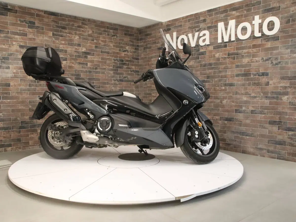 Yamaha T-Max 560 Tech Max (2021) (8)