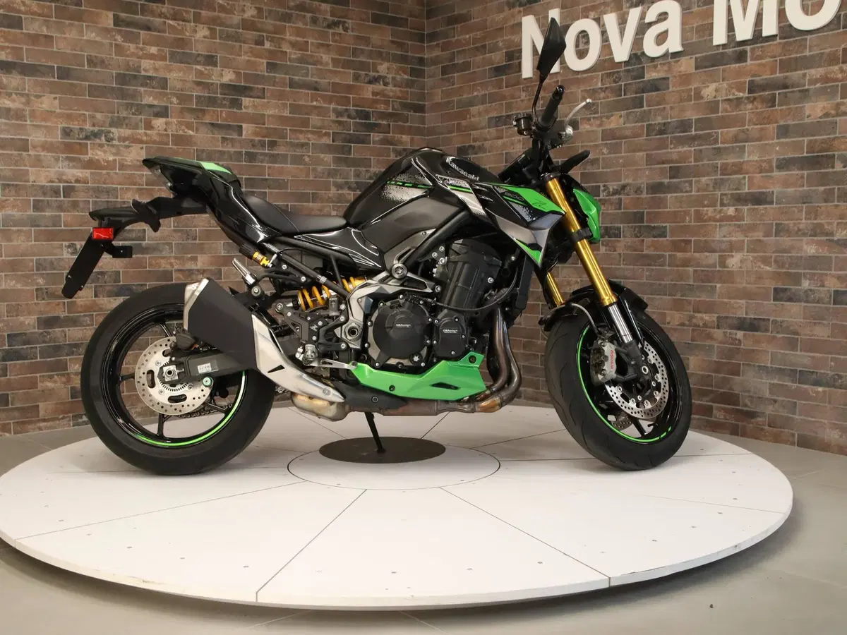 Kawasaki Z 900 SE (2022 - 24) (9)