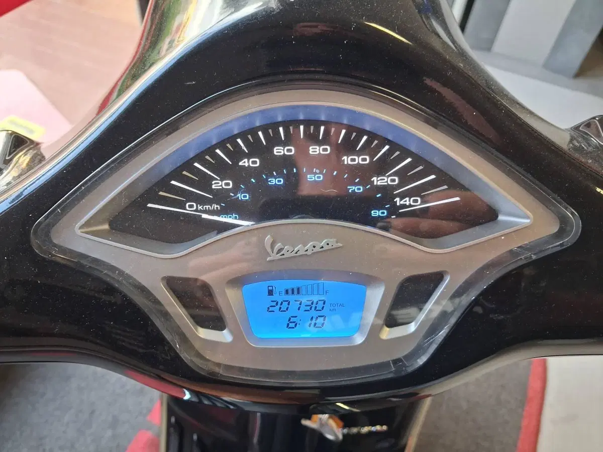 Vespa Primavera 125 3V ie ABS (2016) (2)