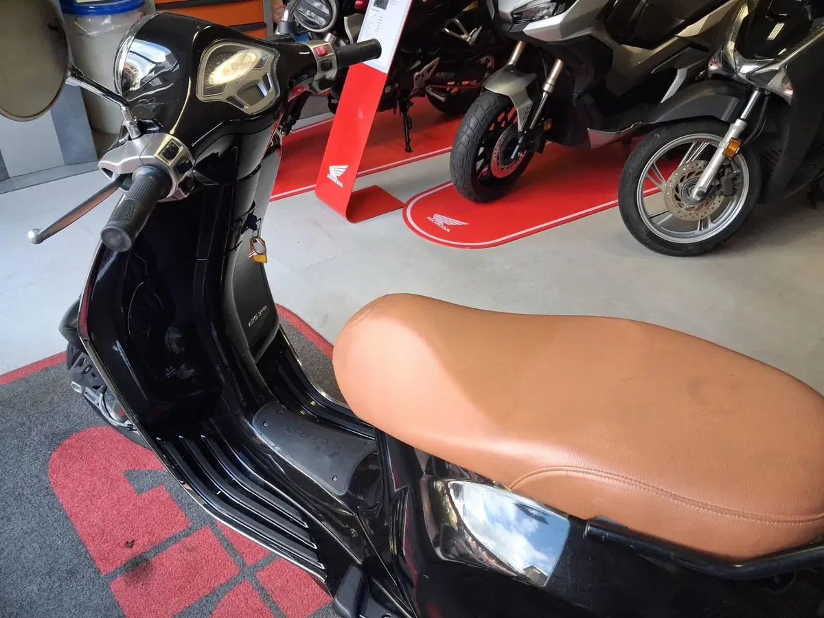 Vespa Primavera 125 3V ie ABS (2016) (6)