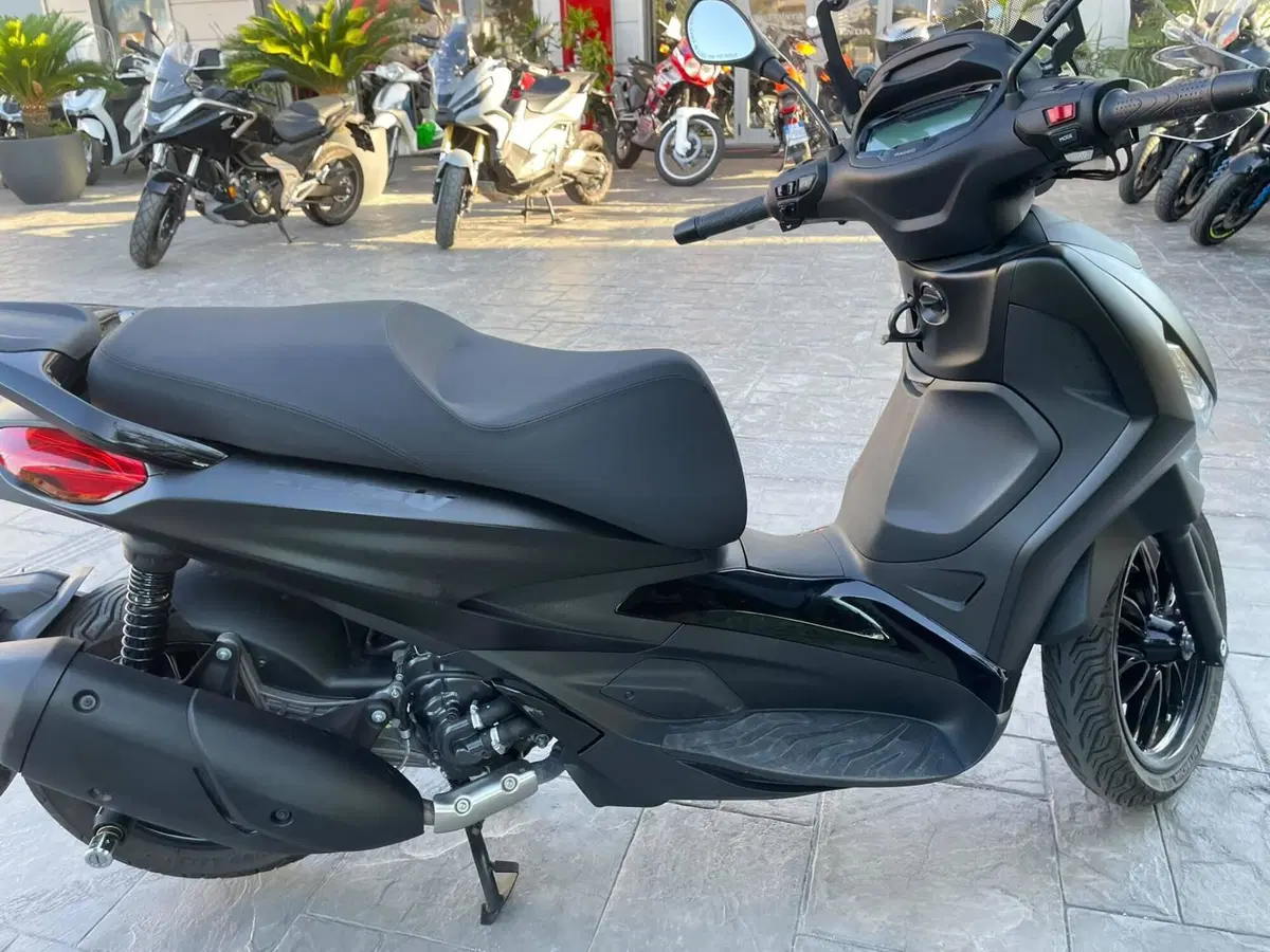Piaggio Beverly 300 ABS-ASR (2021 - 25) (4)