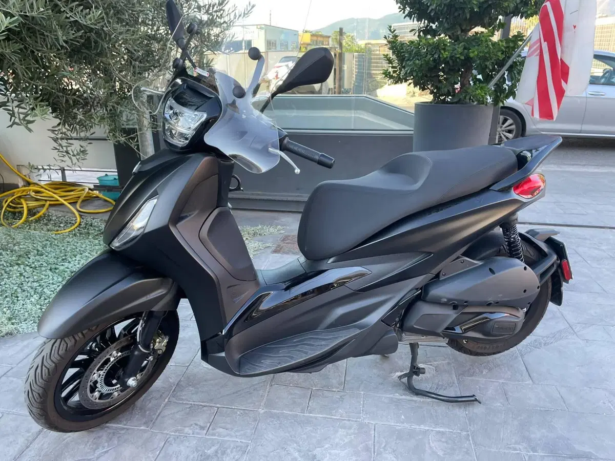 Piaggio Beverly 300 ABS-ASR (2021 - 25) (2)