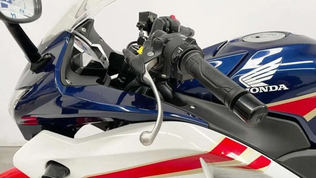 Honda CBR 250 R (2010 - 14) (11)