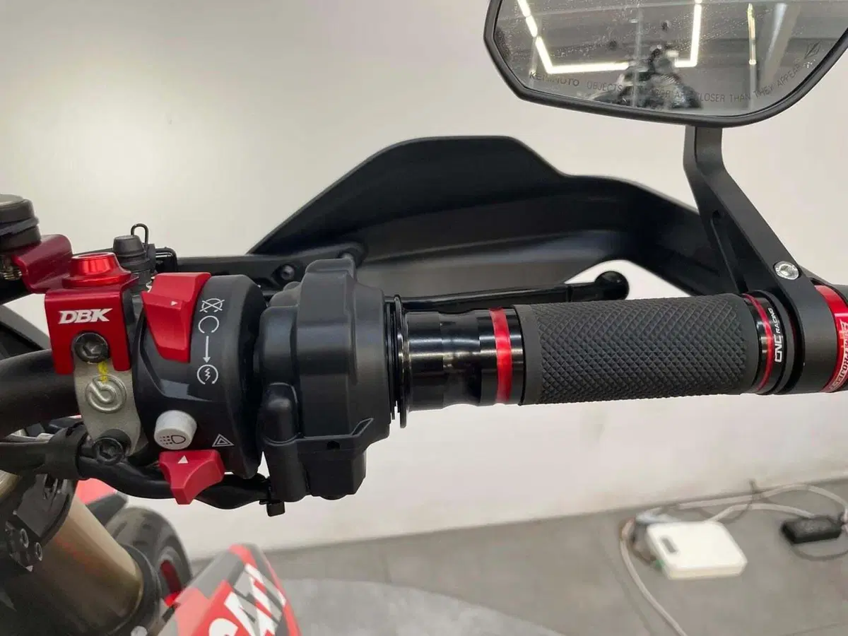 Ducati Hypermotard 698 Mono RVE (2024 - 26) (9)