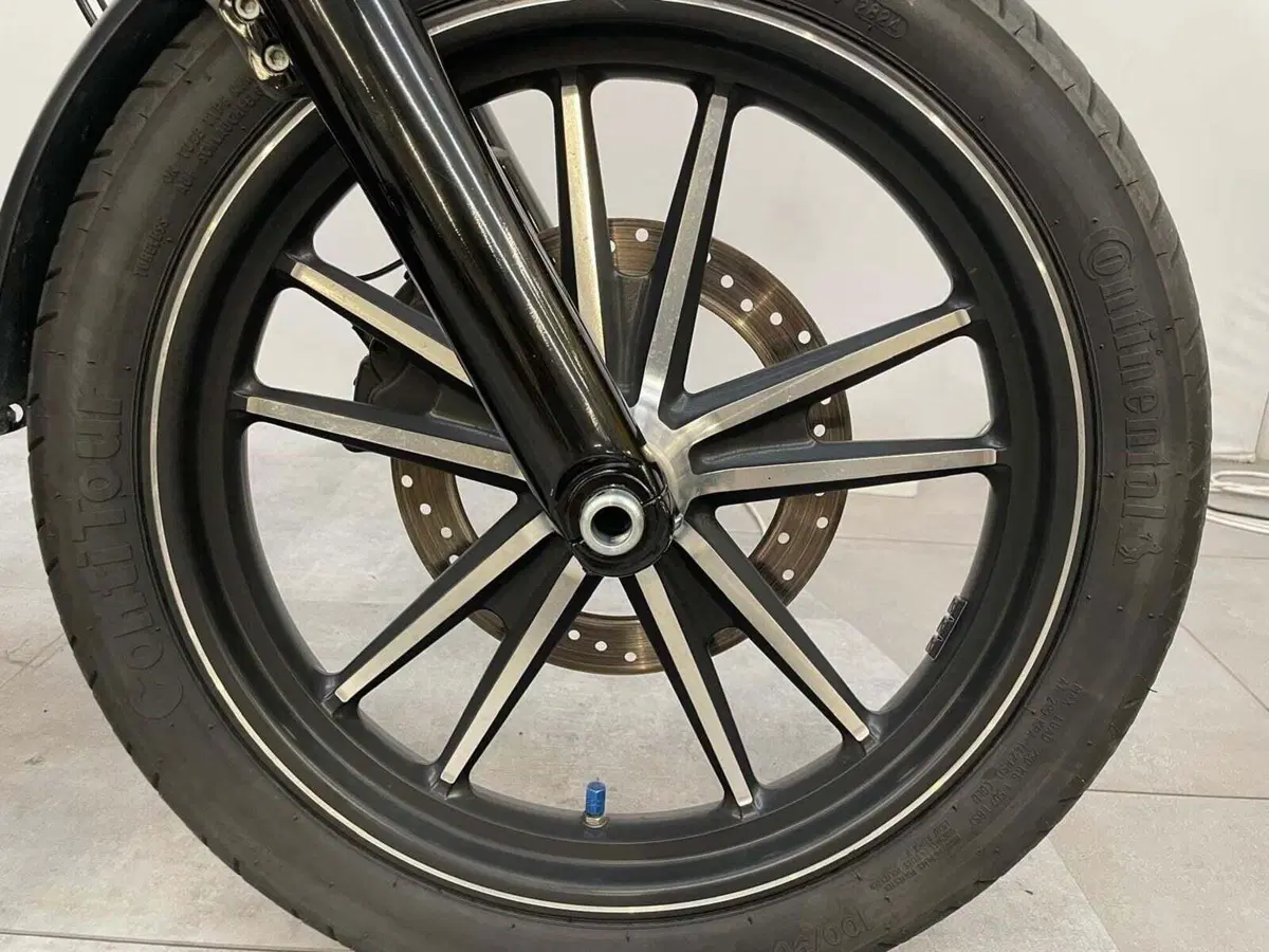 Harley-Davidson 1690 Street Bob Special (2015 - 16) - FXDB (4)