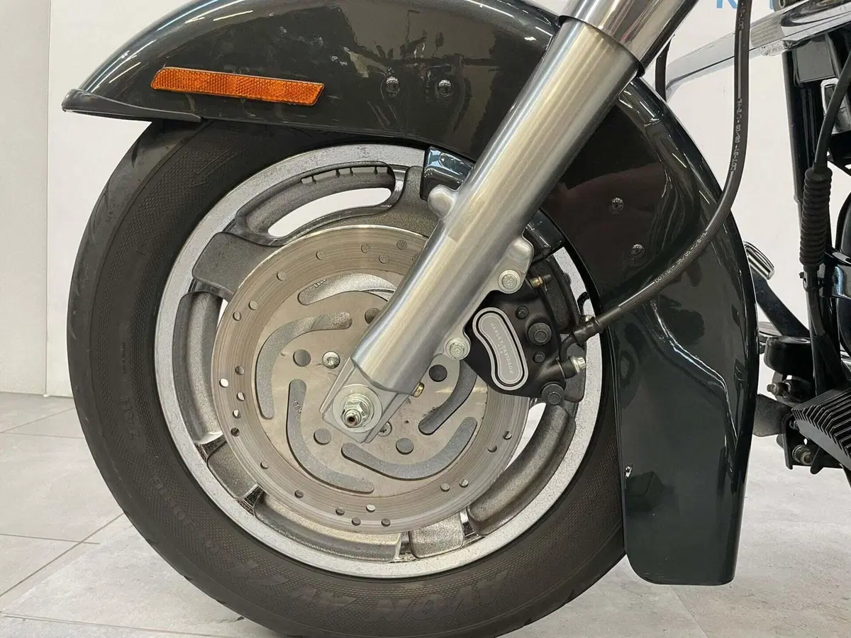Harley-Davidson 1450 Road King Custom (2005 - 06) - FLHRS (5)