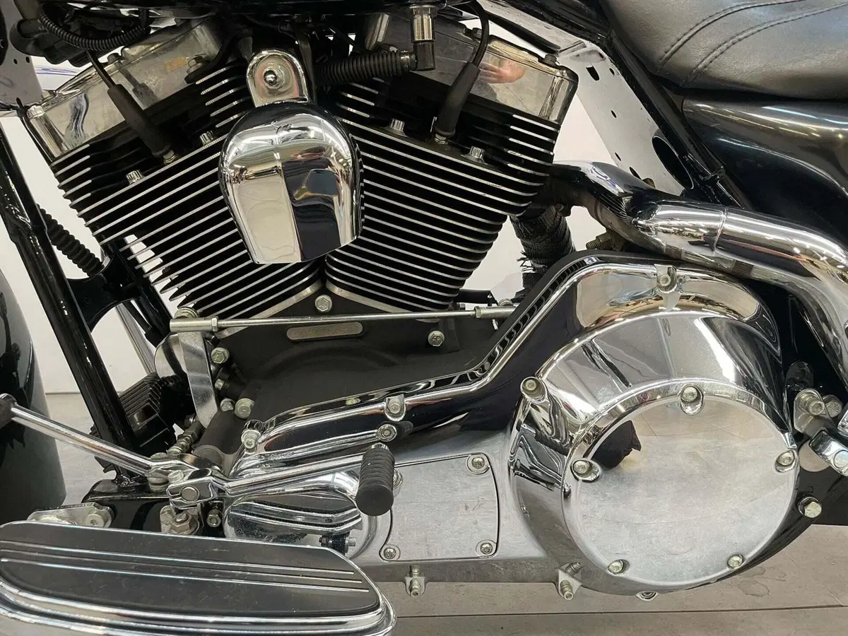 Harley-Davidson 1450 Road King Custom (2005 - 06) - FLHRS (6)