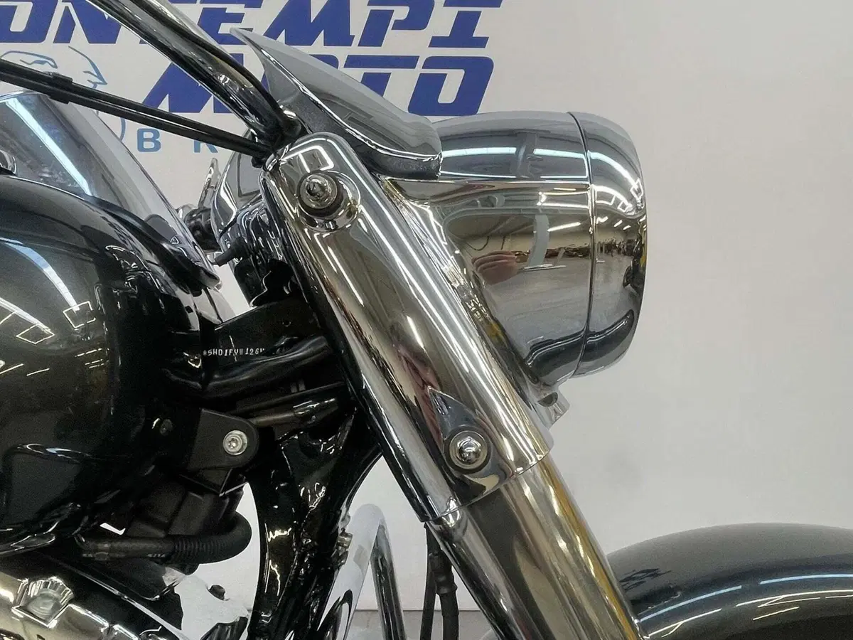 Harley-Davidson 1450 Road King Custom (2005 - 06) - FLHRS (14)