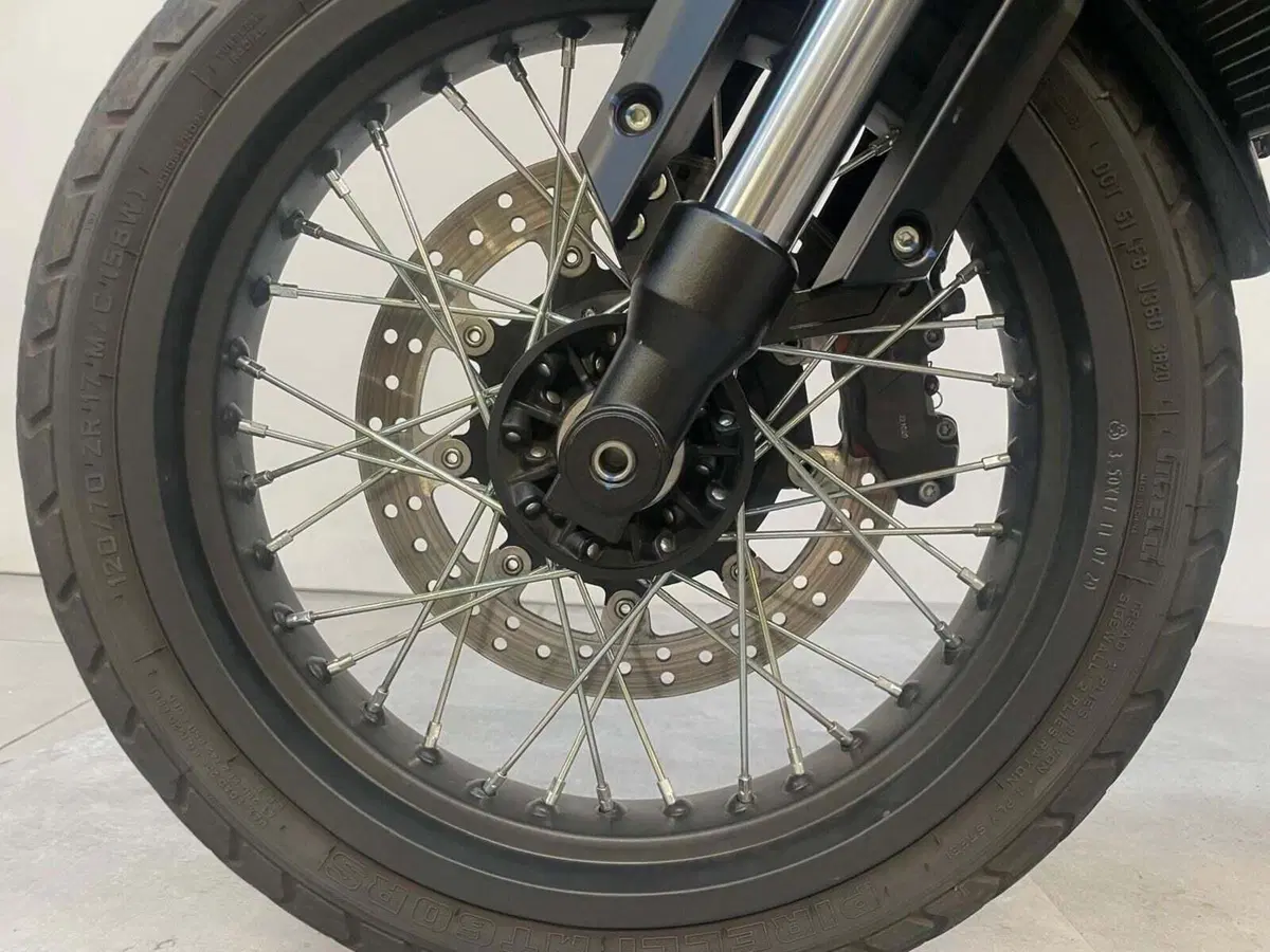 Brixton Motorcycles Crossfire 500 X (2021 - 26) (5)