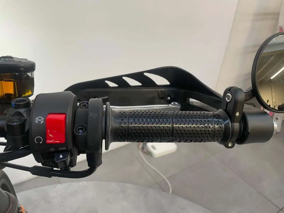 Brixton Motorcycles Crossfire 500 X (2021 - 26) (8)