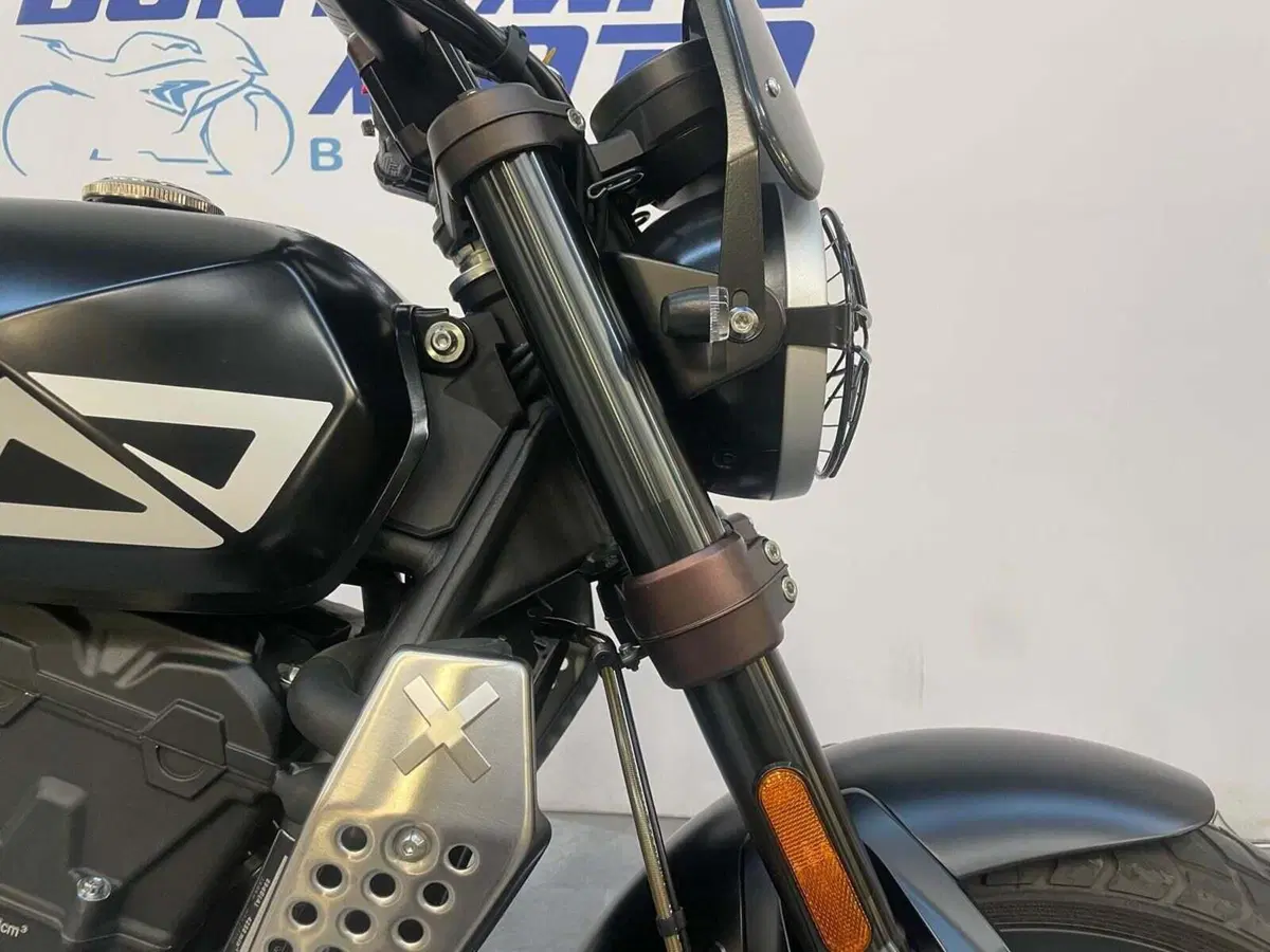 Brixton Motorcycles Crossfire 500 X (2021 - 26) (12)