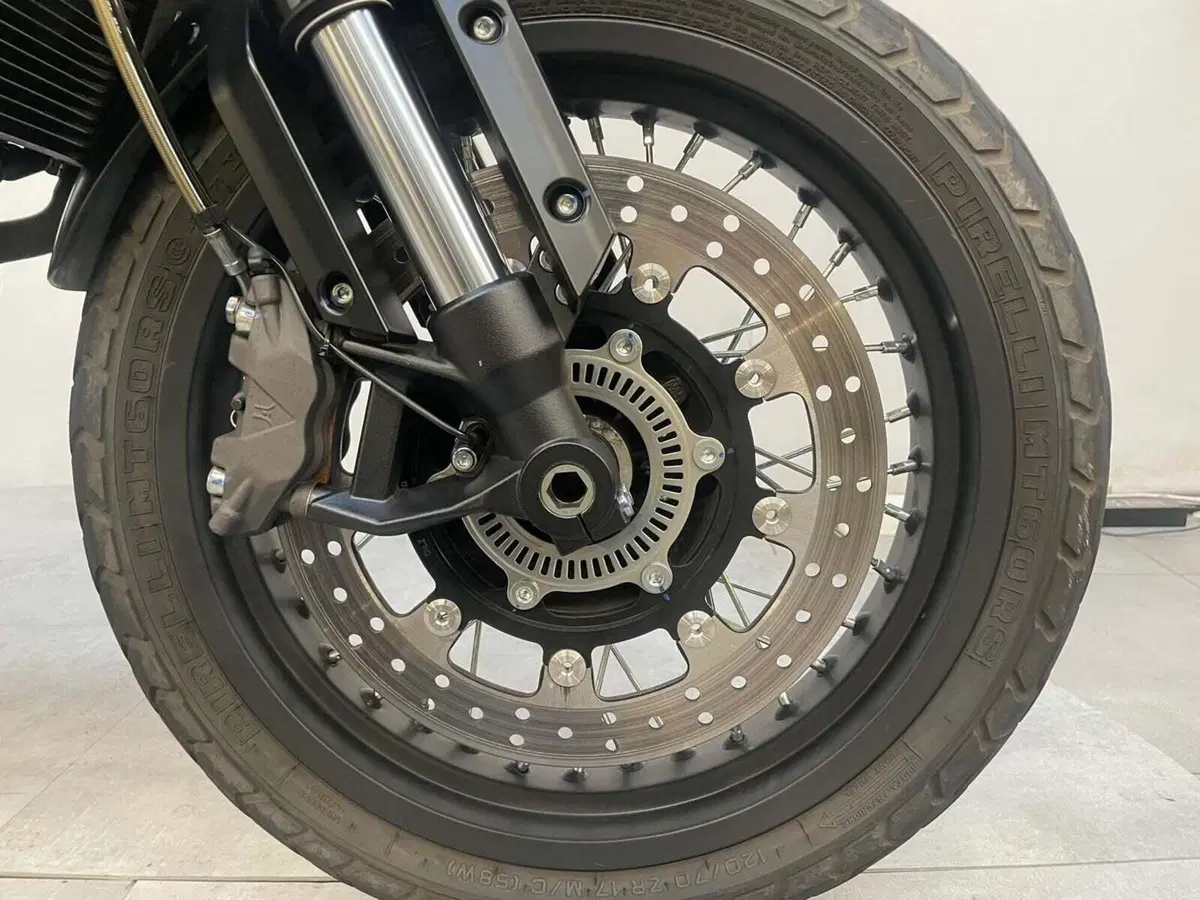 Brixton Motorcycles Crossfire 500 X (2021 - 26) (13)
