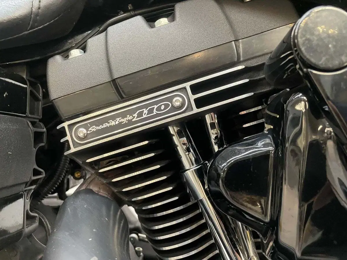 Harley-Davidson 1800 Low Rider S (2016 - 17) - FXDLS (4)