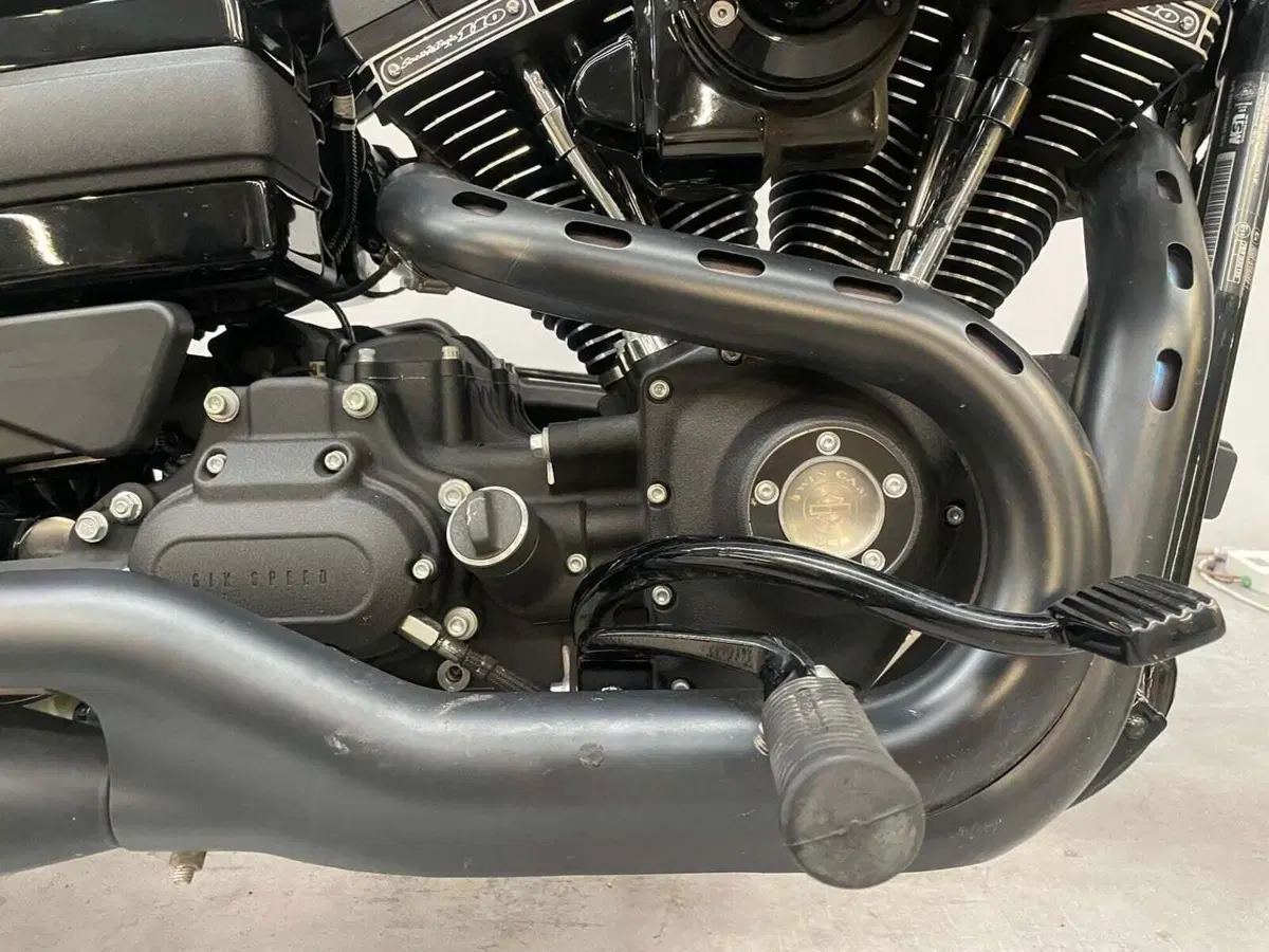 Harley-Davidson 1800 Low Rider S (2016 - 17) - FXDLS (7)