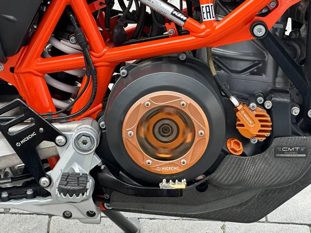 KTM 690 SMC R (2023 - 25) (6)