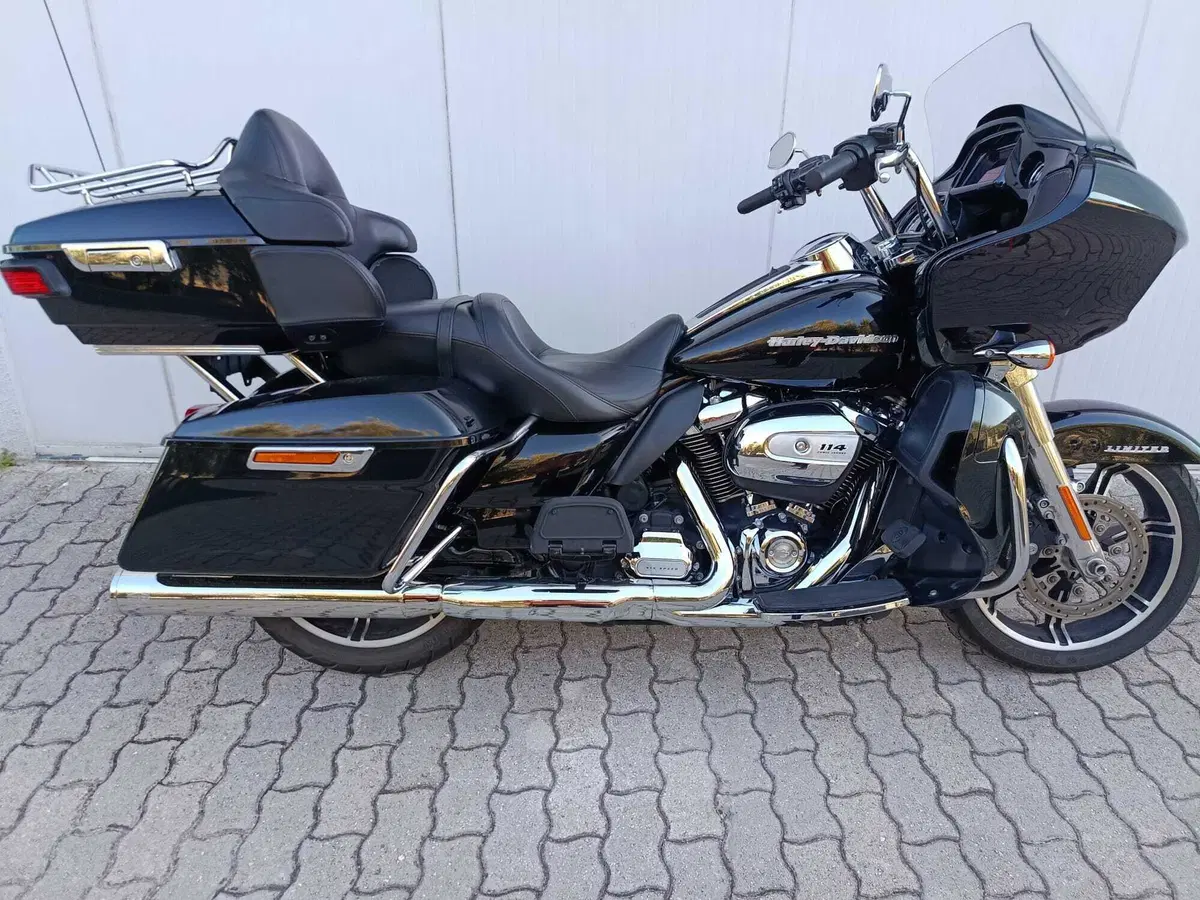 Harley-Davidson 114 Road Glide Limited (2020) - FLTRK (3)