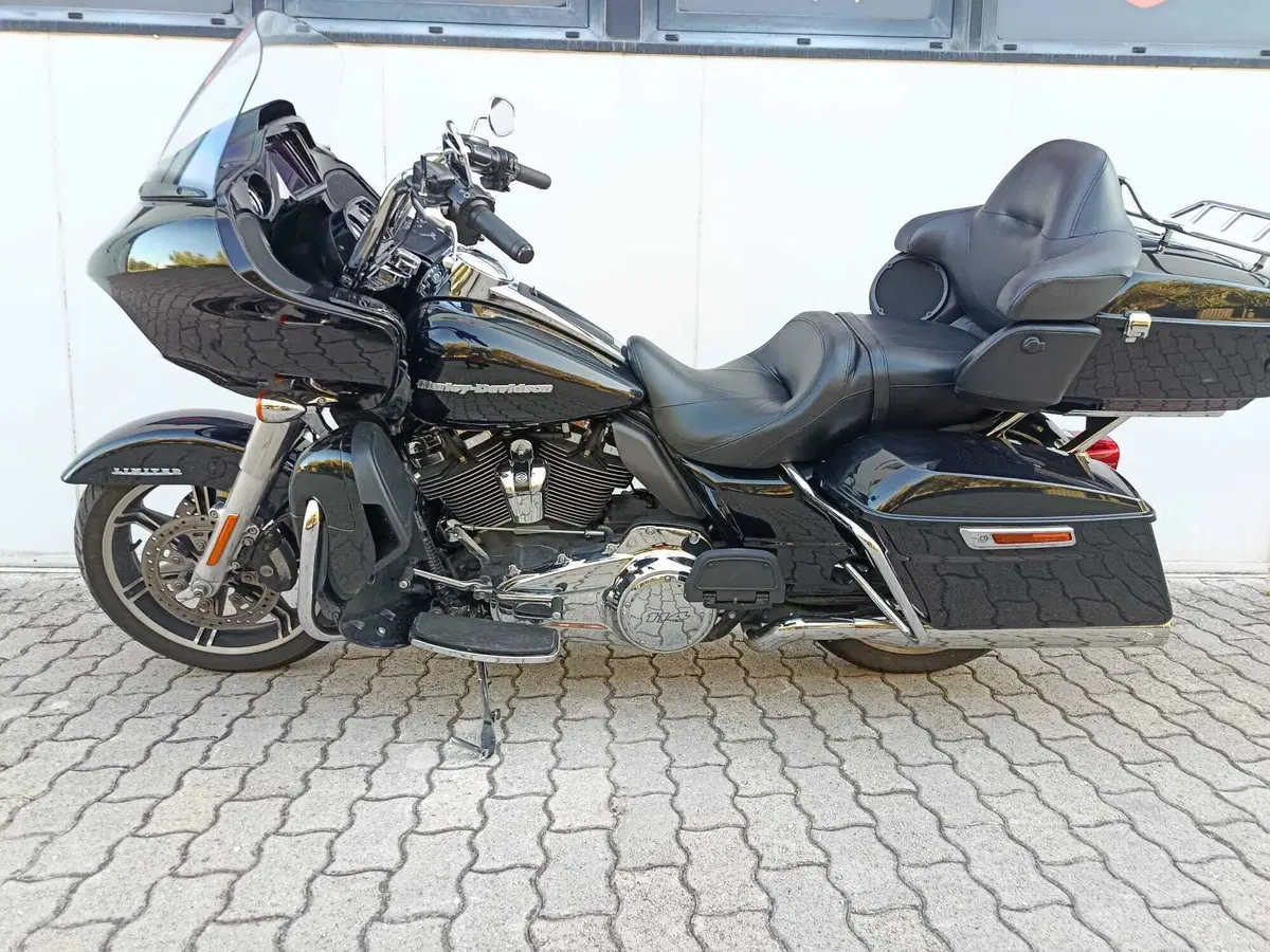 Harley-Davidson 114 Road Glide Limited (2020) - FLTRK (6)