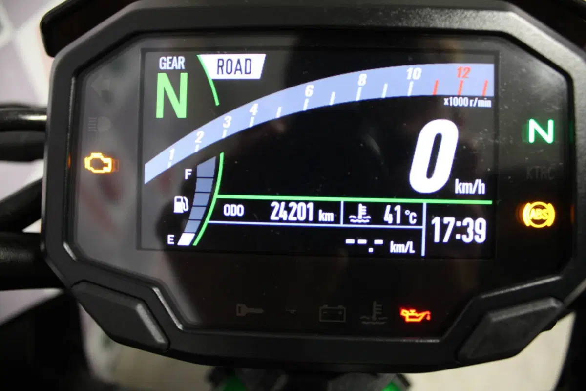 Kawasaki Z 900 (2021 - 24) (2)
