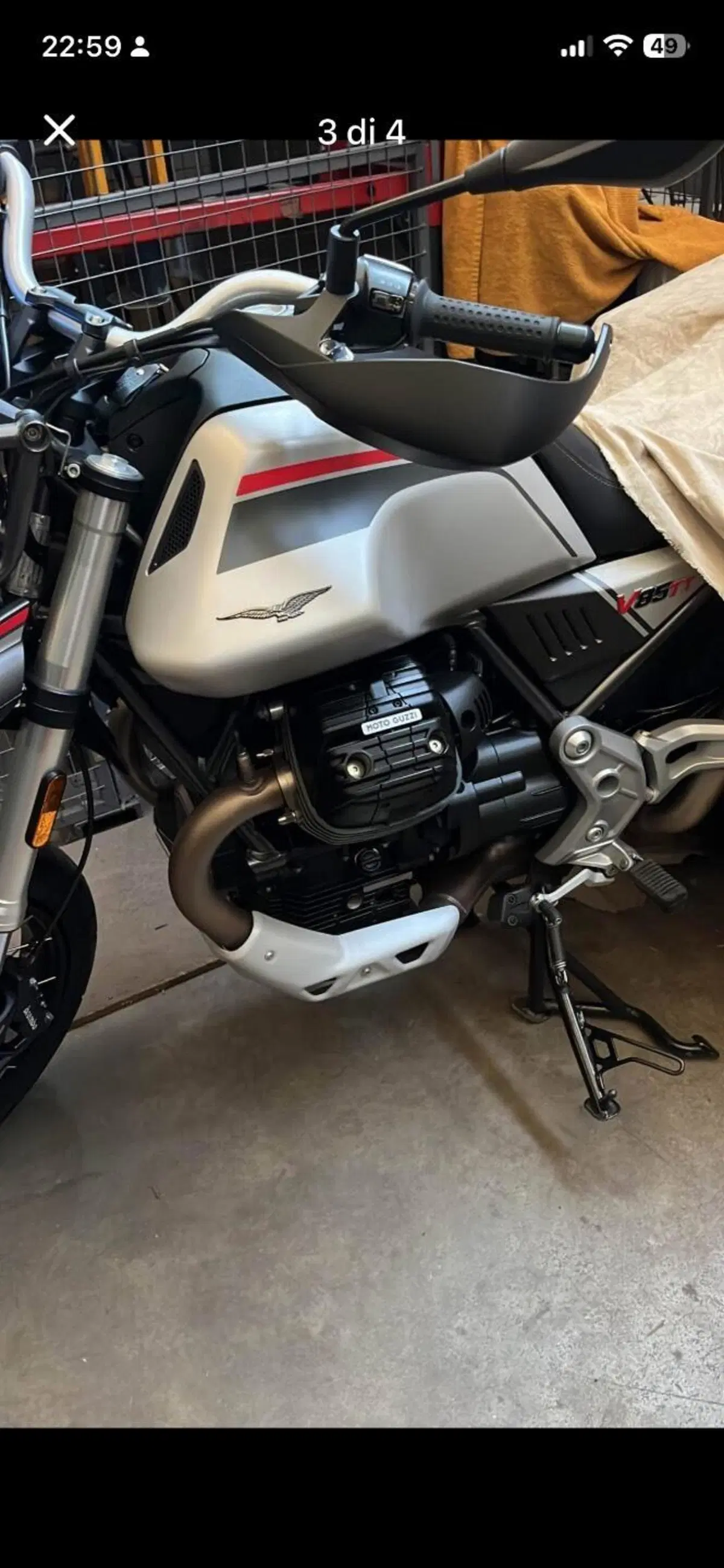 Moto Guzzi V85 TT Travel (2021 - 23) (2)