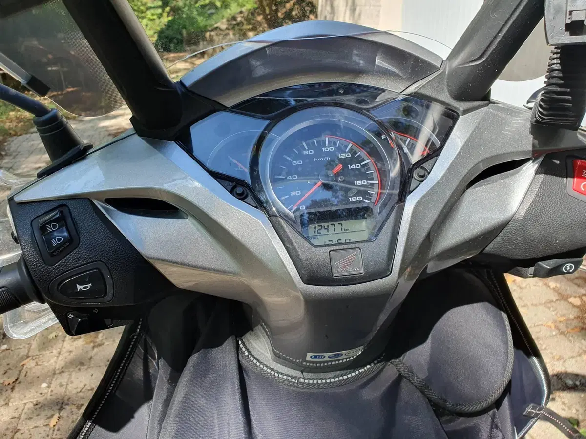 Honda SH 300 i ABS (2016 - 20) (2)