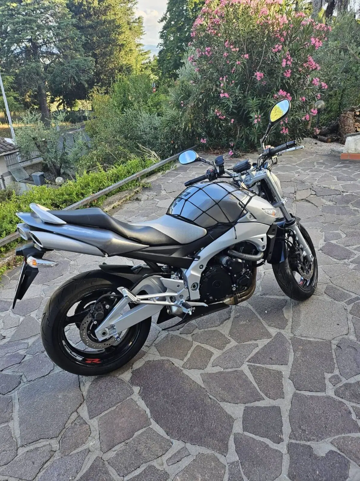 Suzuki GSR 600 (2006 - 11) (2)