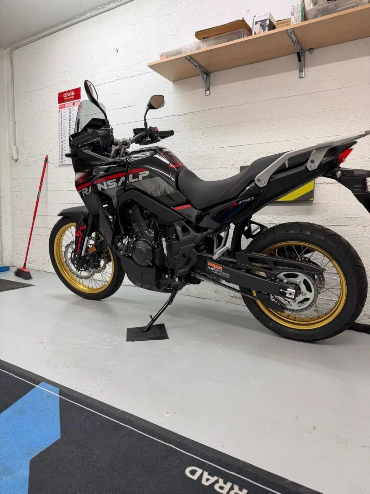 Honda Transalp XL750 (2025) (3)