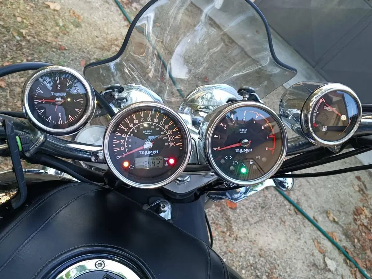 Triumph Rocket 3 Classic (2006 - 11) (3)