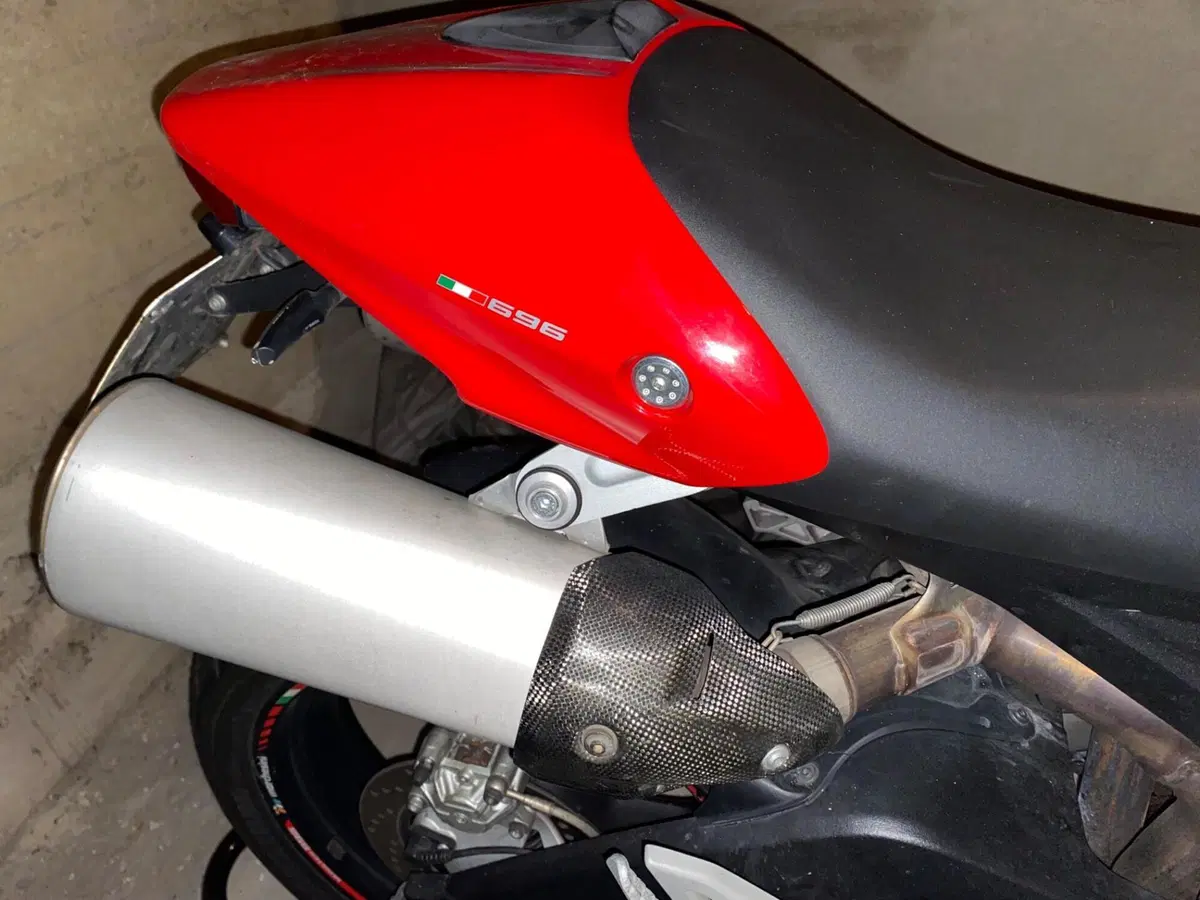 Ducati Monster 696 Plus (2007 - 14) (3)