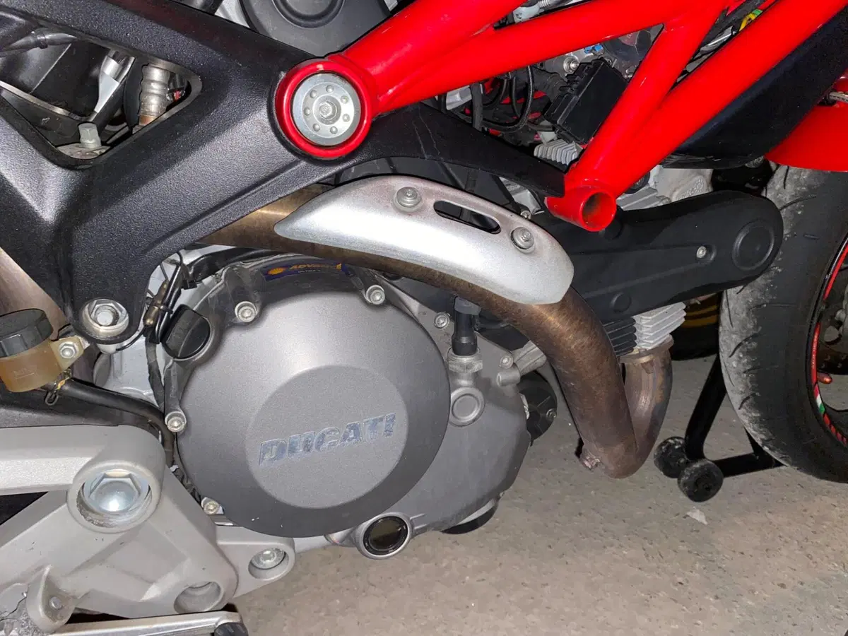 Ducati Monster 696 Plus (2007 - 14) (4)
