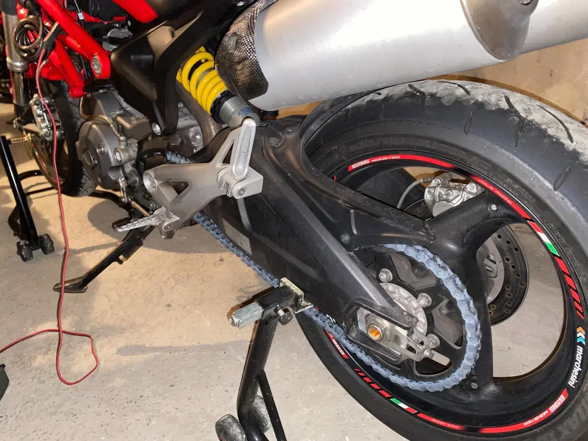 Ducati Monster 696 Plus (2007 - 14) (6)