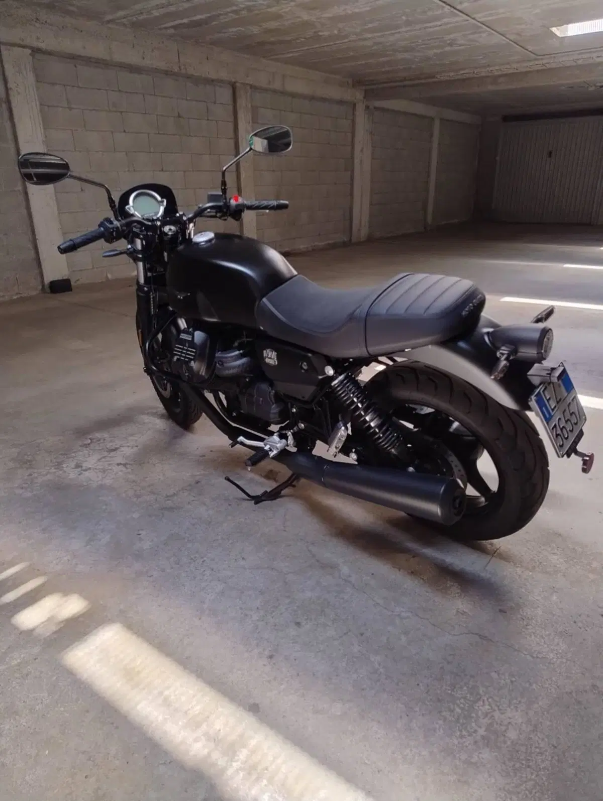 Moto Guzzi V7 Stone (2021 - 24)