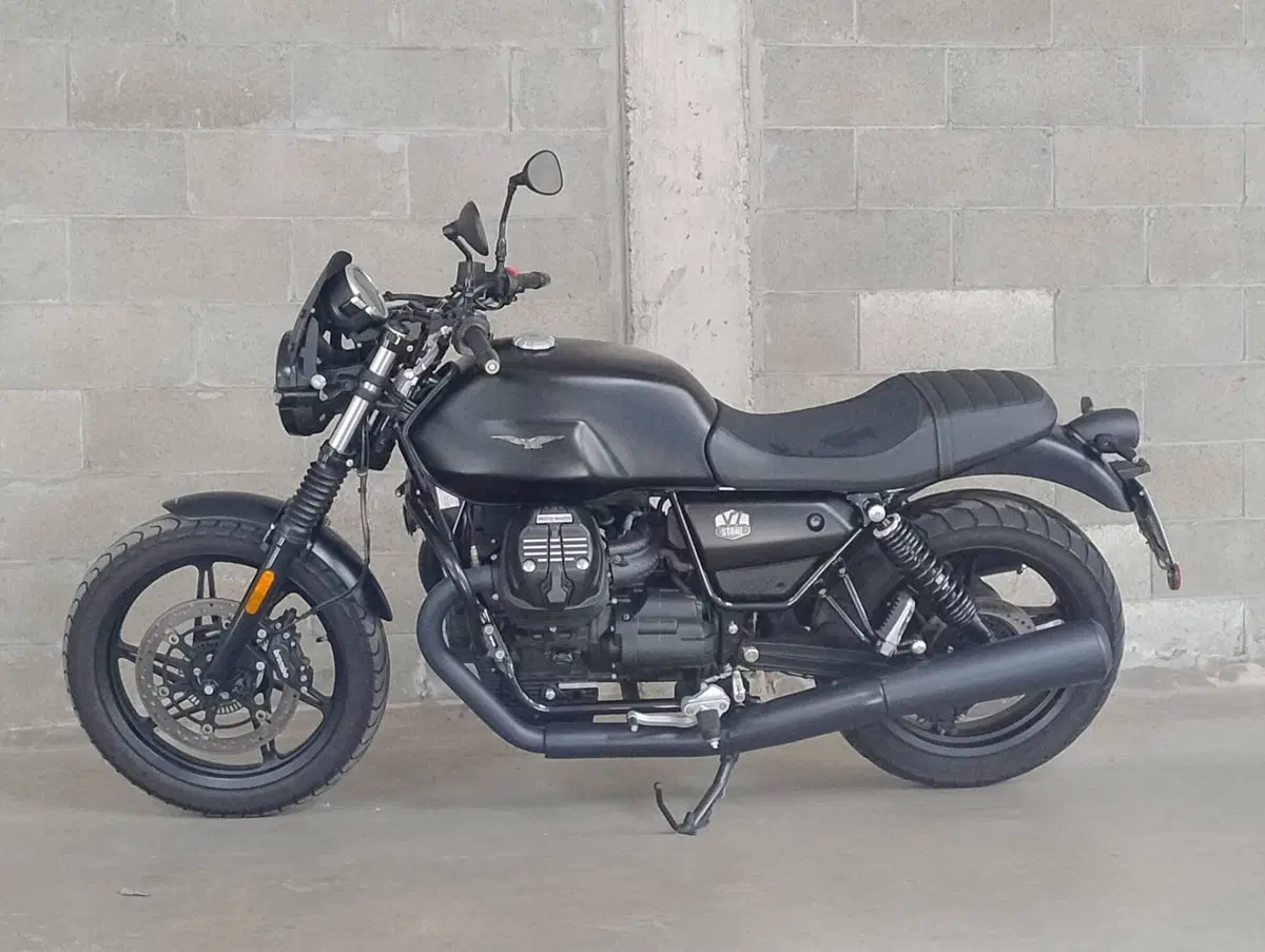 Moto Guzzi V7 Stone (2021 - 24) (3)
