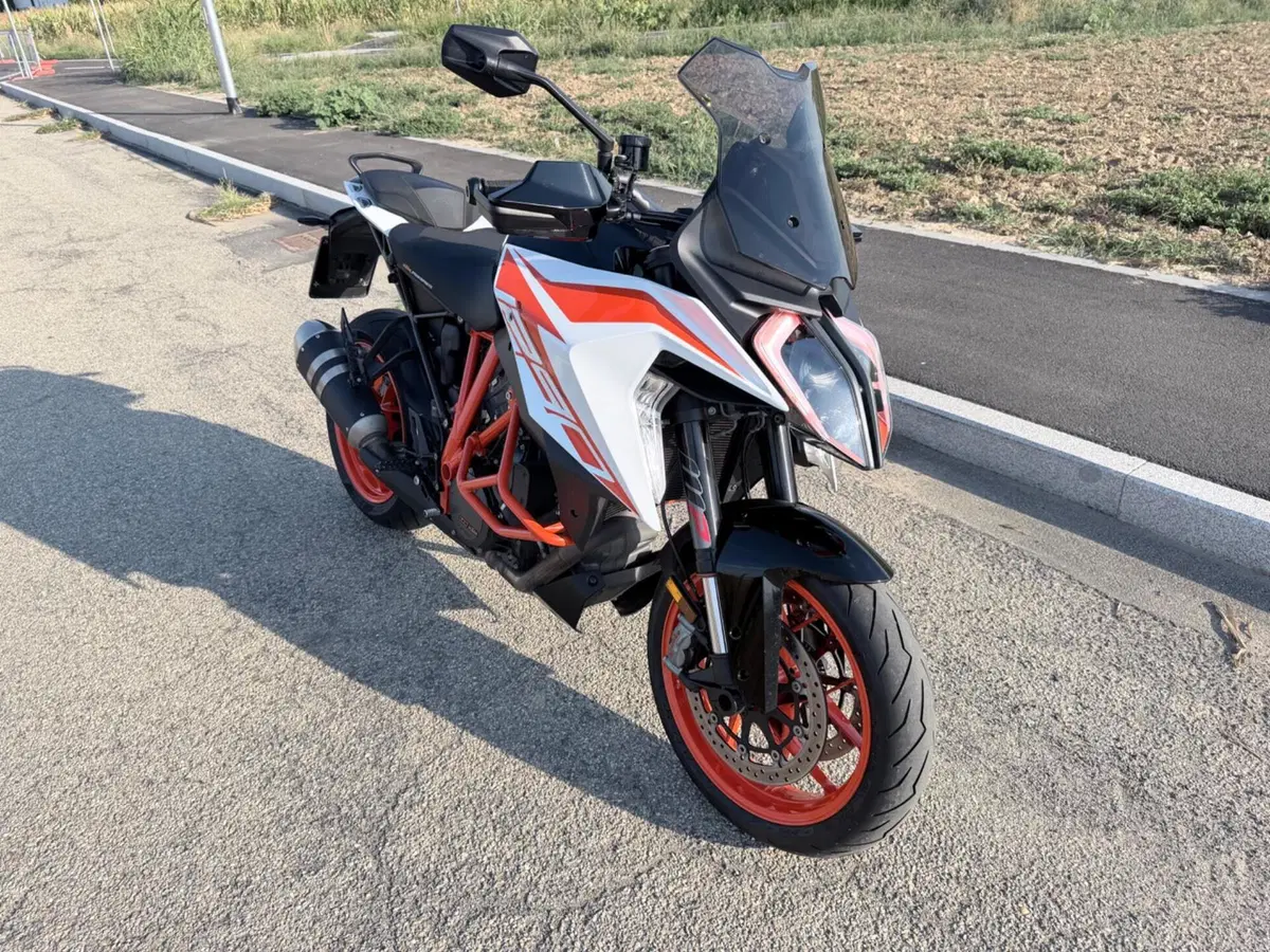 KTM 1290 Super Duke GT (2019 - 20)
