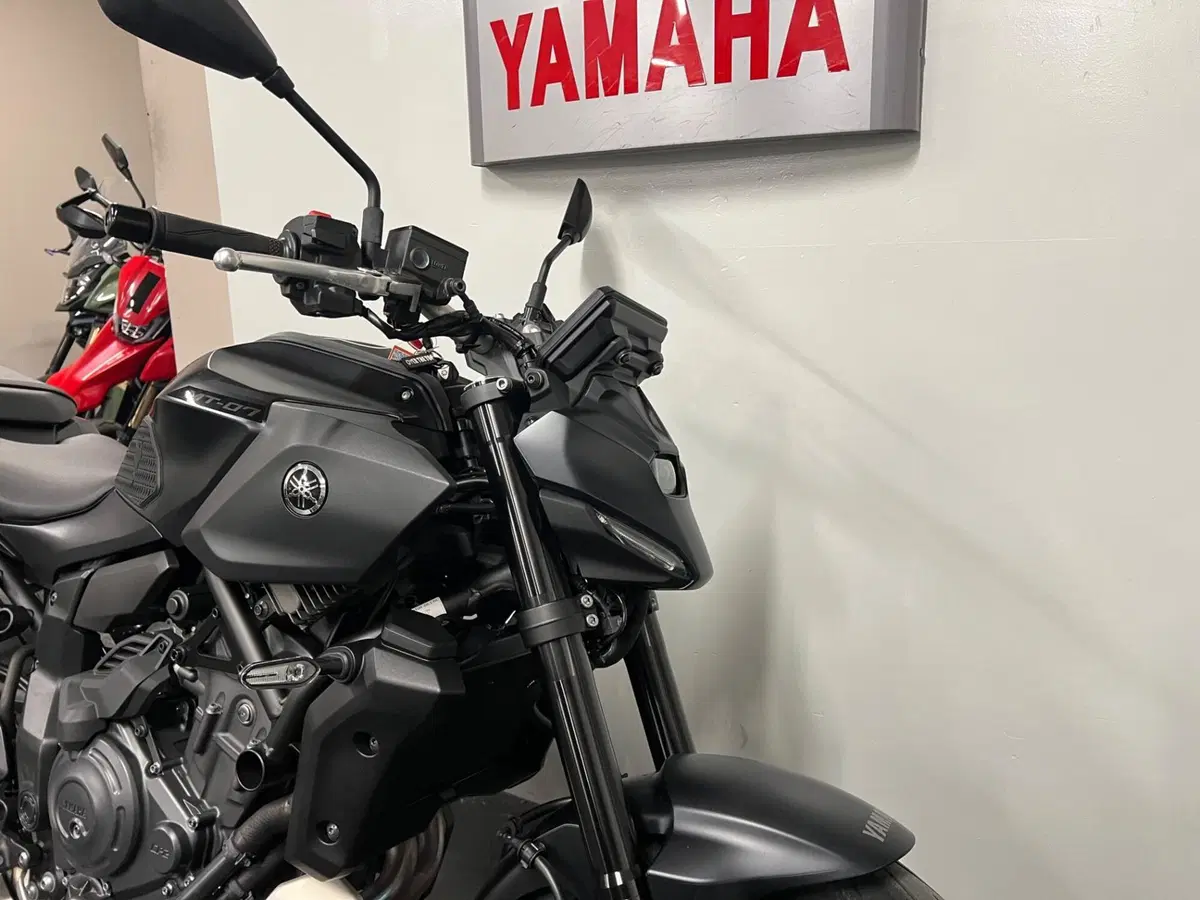 Yamaha MT-07 Y-AMT (2025 - 26) (2)