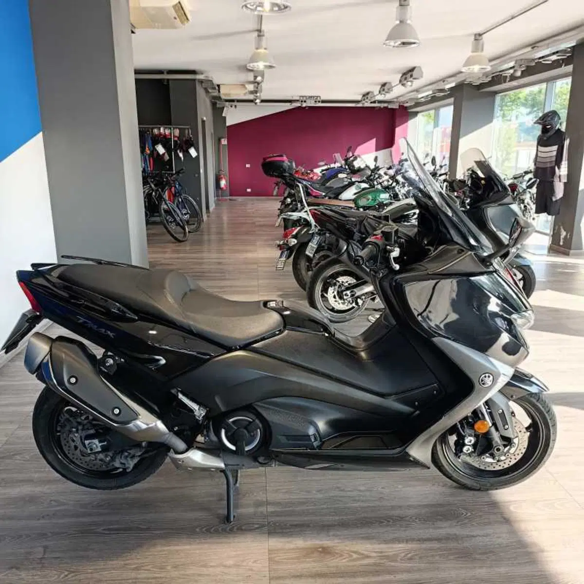 Yamaha T-Max 530 (2017 - 19) (3)