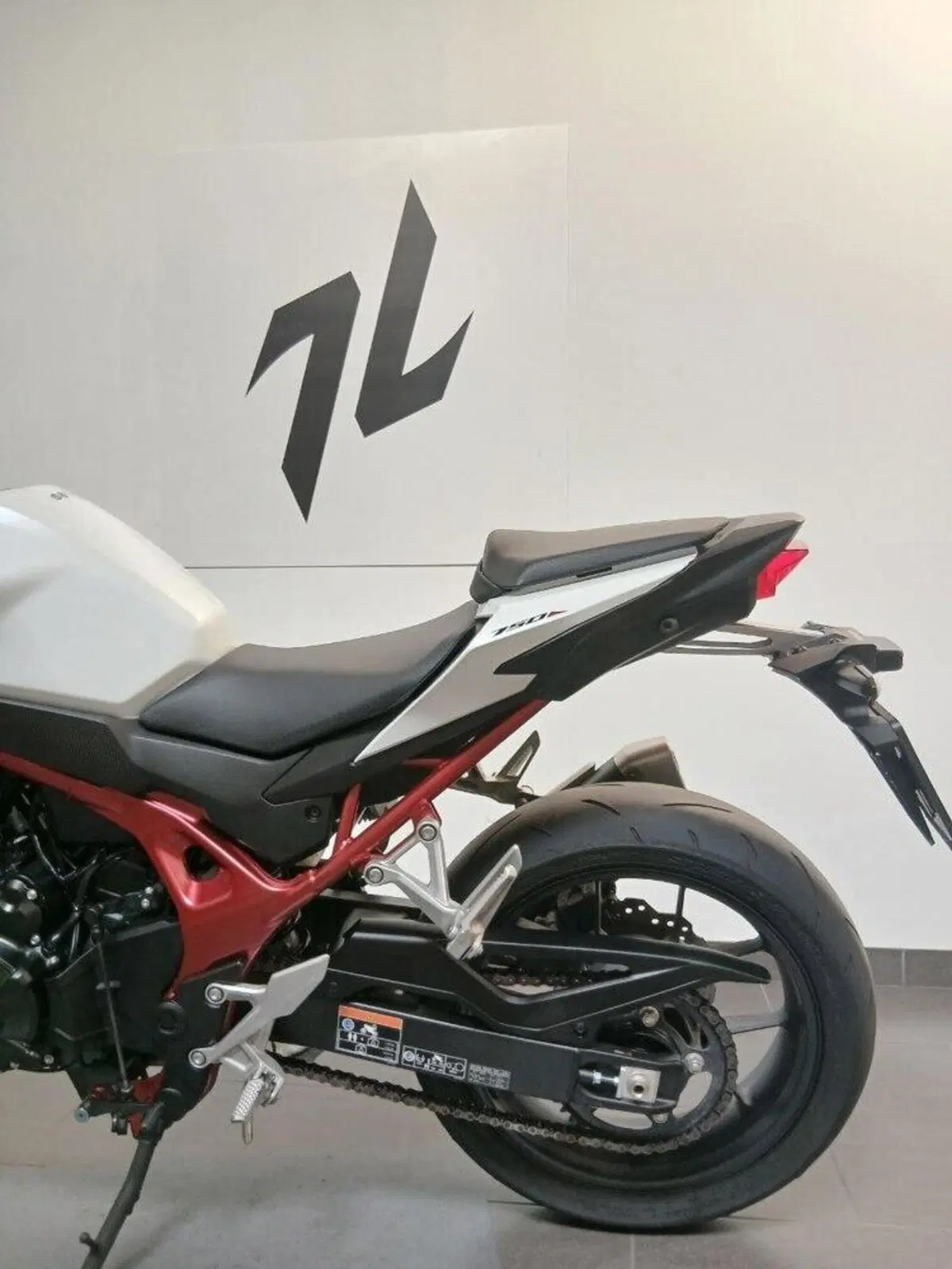 Honda CB 750 Hornet (2025) (3)