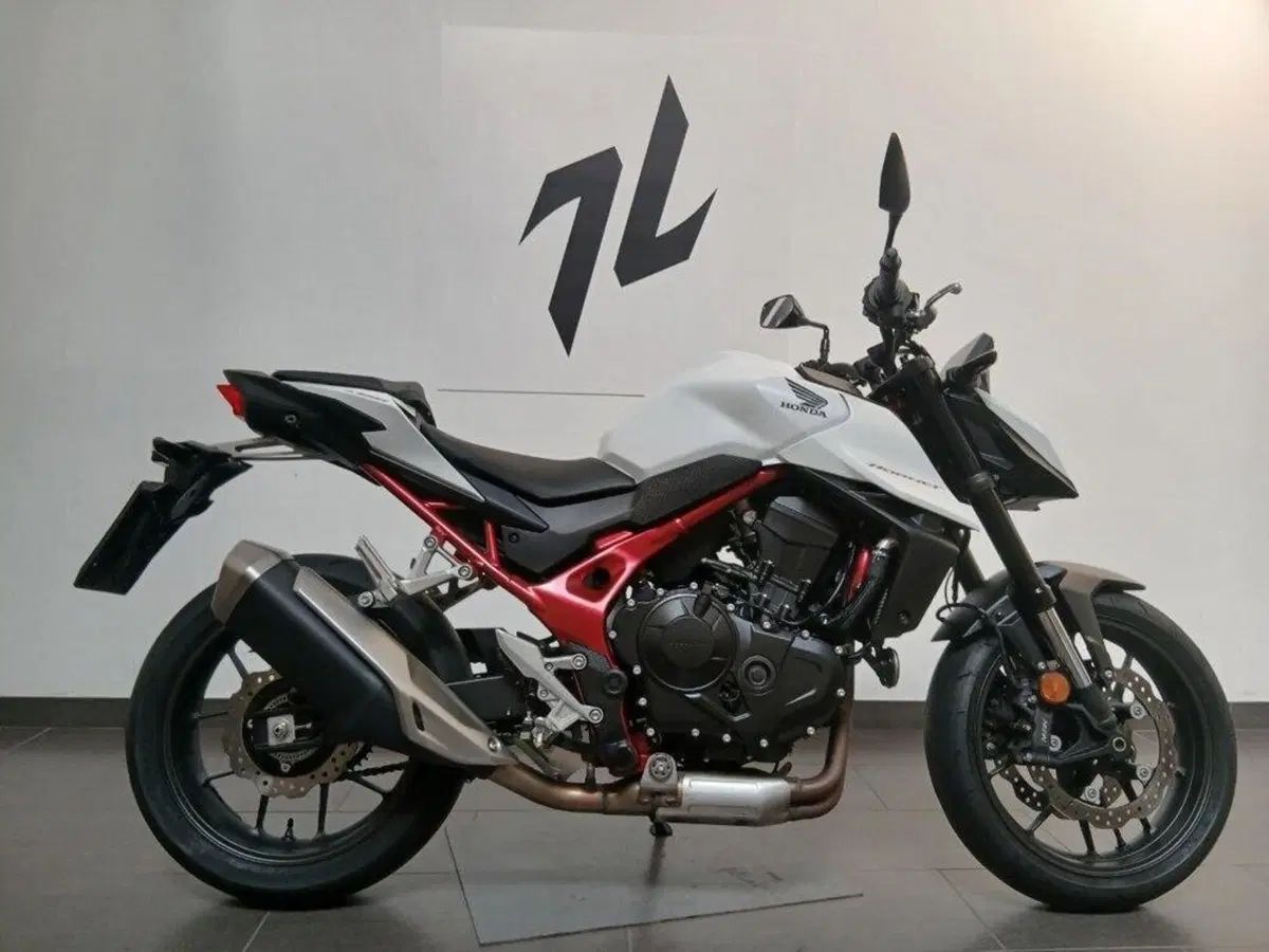Honda CB 750 Hornet (2025) (5)