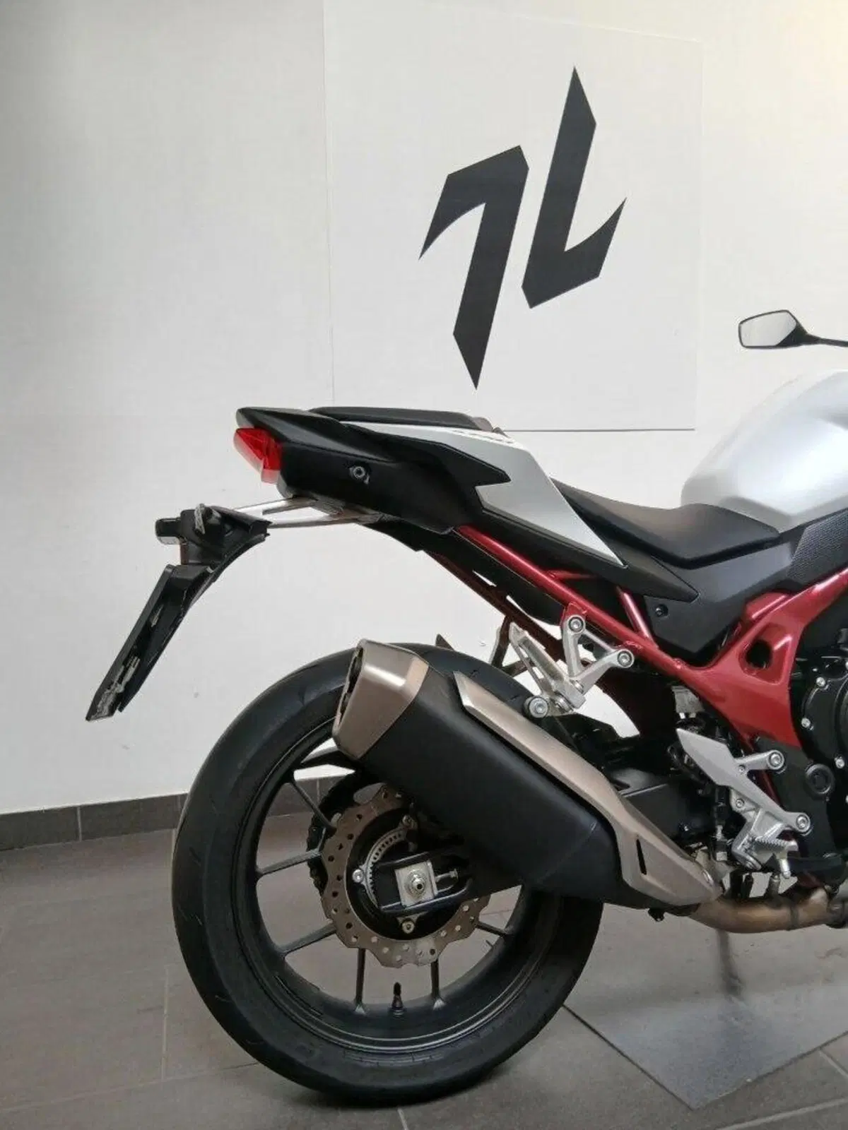 Honda CB 750 Hornet (2025) (6)