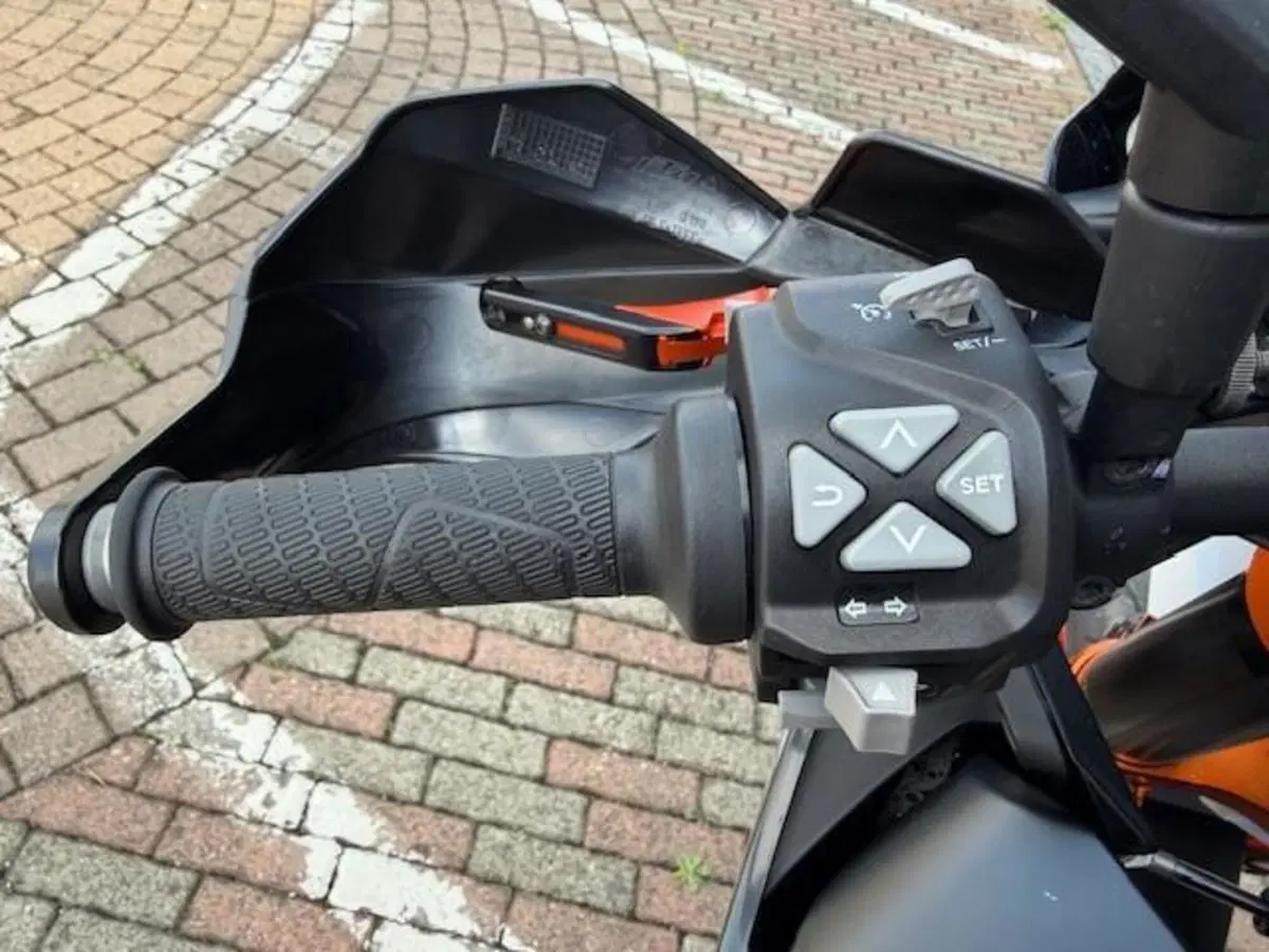 KTM 890 SMT (2023 - 25) (14)