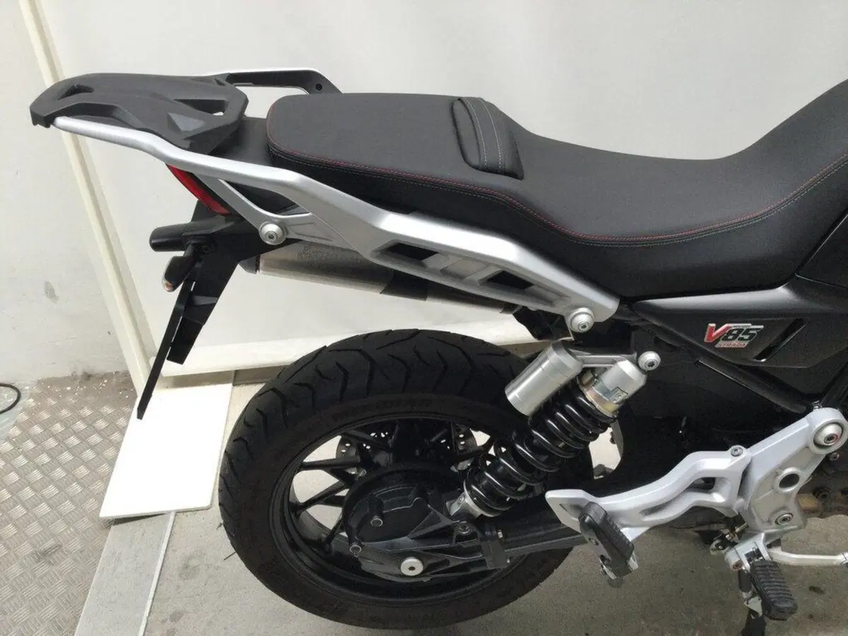 Moto Guzzi V85 Strada (2024 - 26) (7)