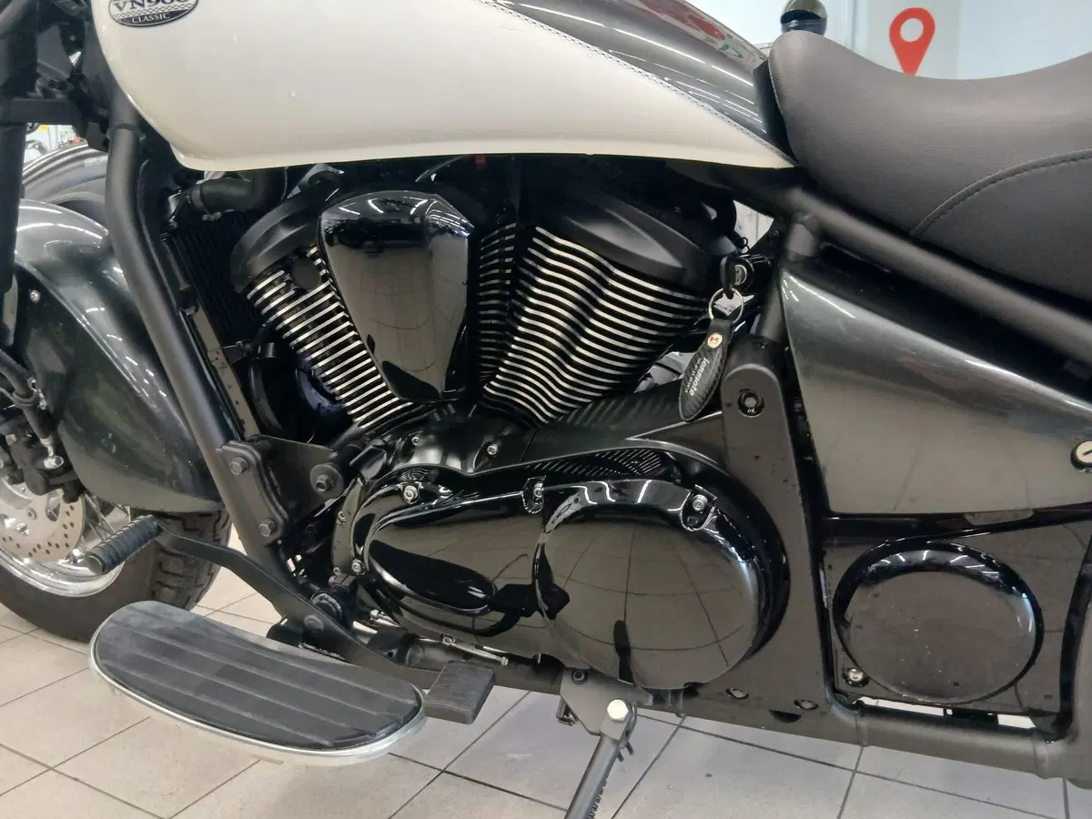 Kawasaki Vulcan VN 900 Classic SE (2011 - 16) (2)